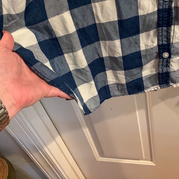 EUC Plaid SS Button Top - Picture 5 of 7